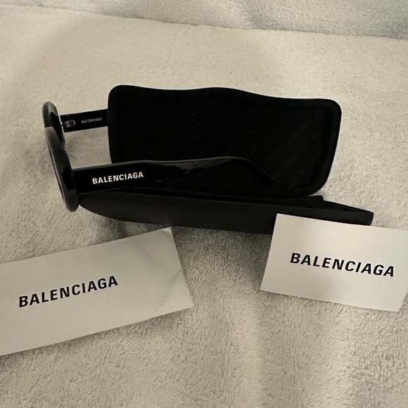 BALENCIAGA Sunglasses Authentic - Picture 4 of 11